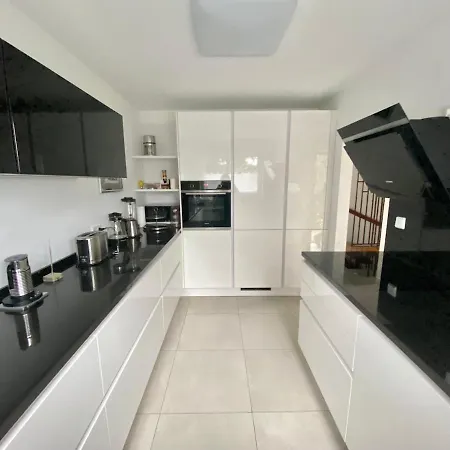 Stuttgart-townhouse Fully Furnished W Garden Apartment Stuttgart